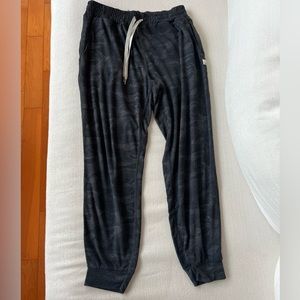 Women’s Vuori DreamKnit Joggers, Black Camo, Small